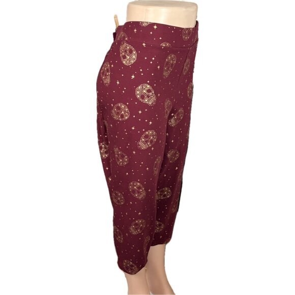 Torrid +6 Maroon Stretch Waist Gold Foil Metallic Skulls Cotton Crop Leggings - Picture 3 of 6
